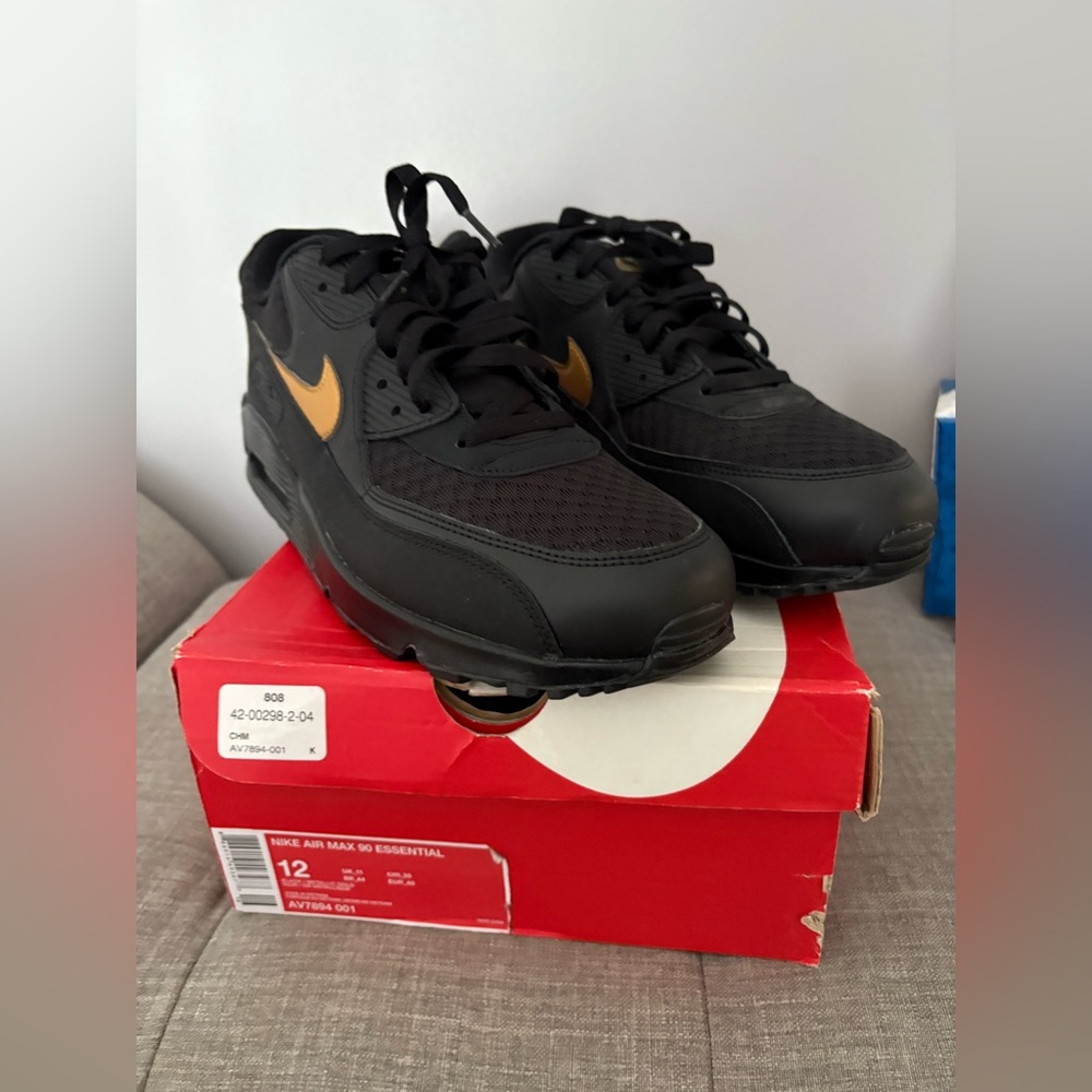 BNIB Men’s size 12 Nike Sneakers